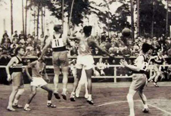 我与篮球的故事简短,我和篮球的故事郭艾伦