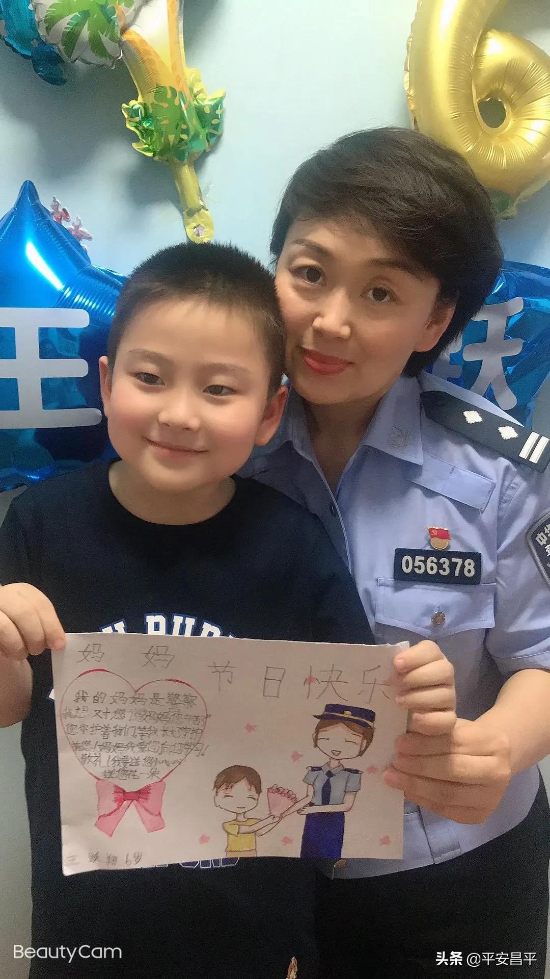 母亲节警察妈妈对警宝的寄语,警宝给妈妈过母亲节