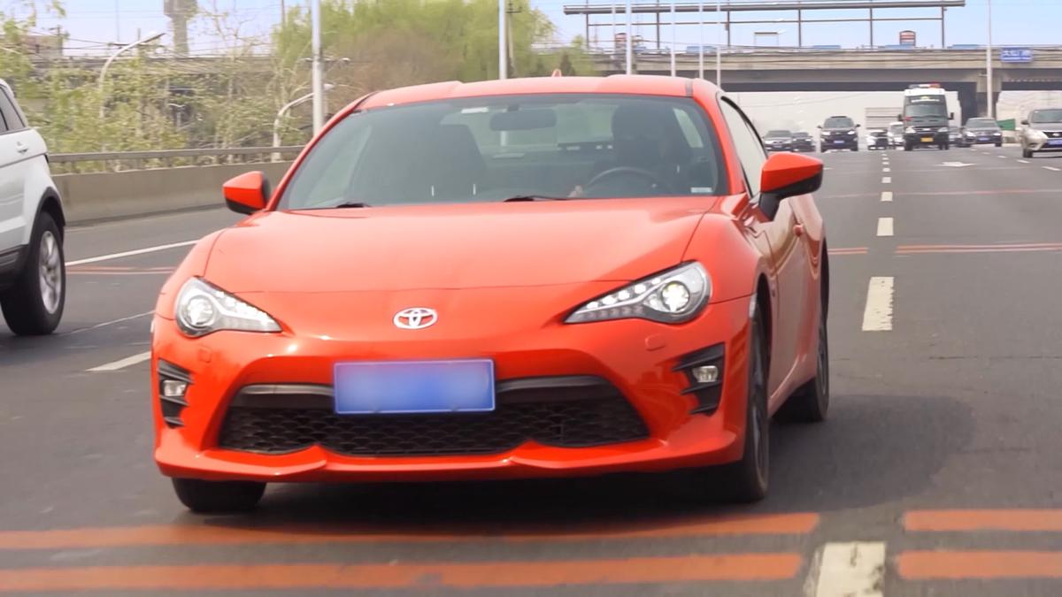 情怀评测丰田86：无妹可撩无所谓，有弯可漂才珍贵！