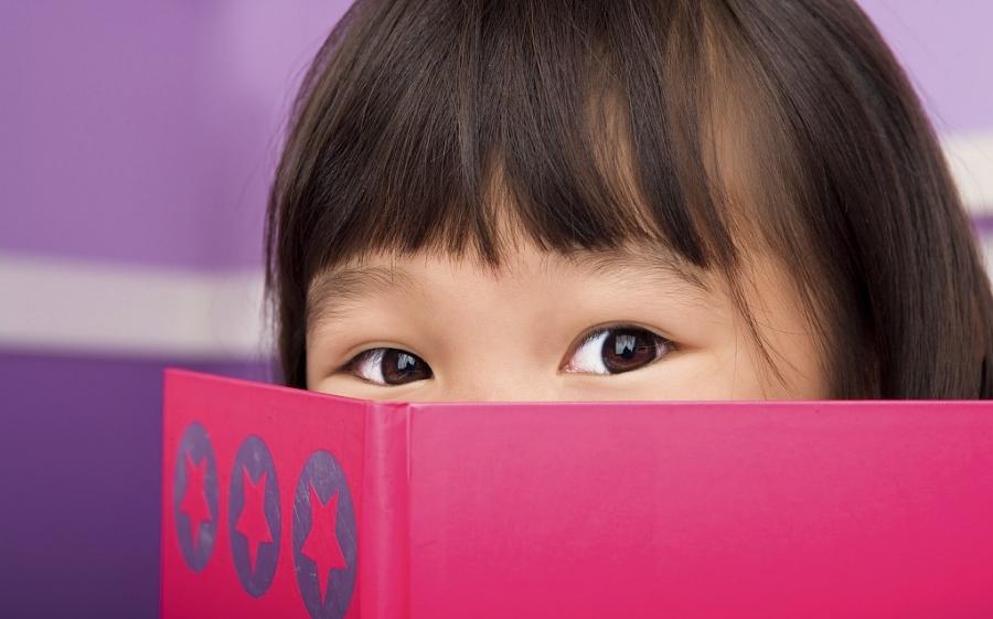 孩子内向但并不笨该怎么培养,为什么父母总是不能理解孩子内向