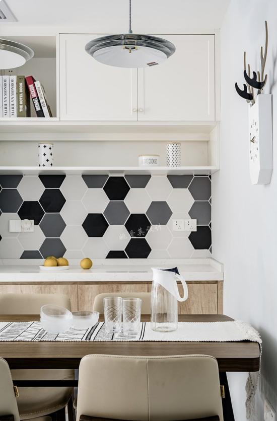 电视墙加长悬空一半,背景墙延长到阳台效果图