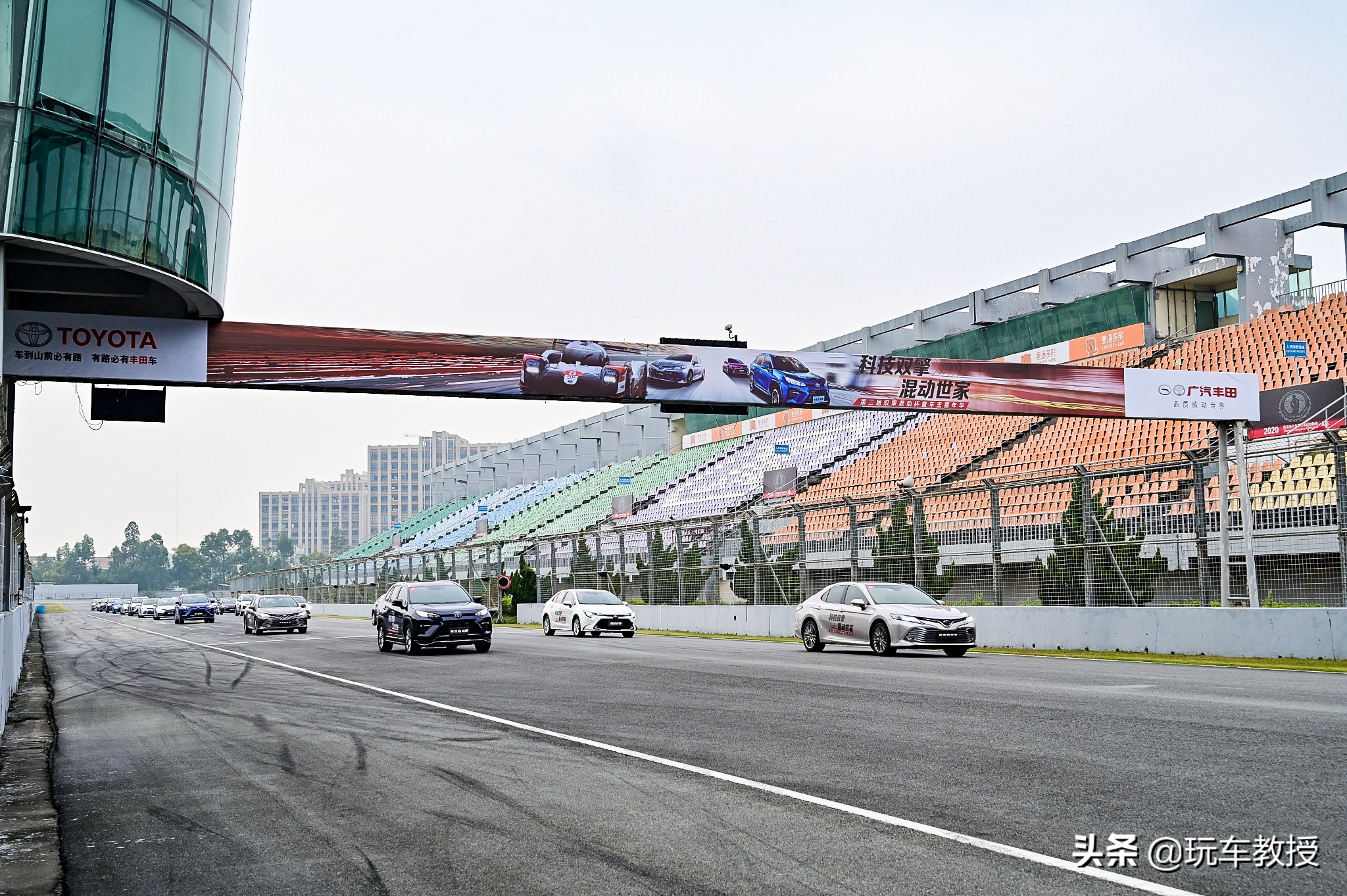 丰田的2.4t混动省油吗,丰田rav4荣放2.5混动版真实油耗