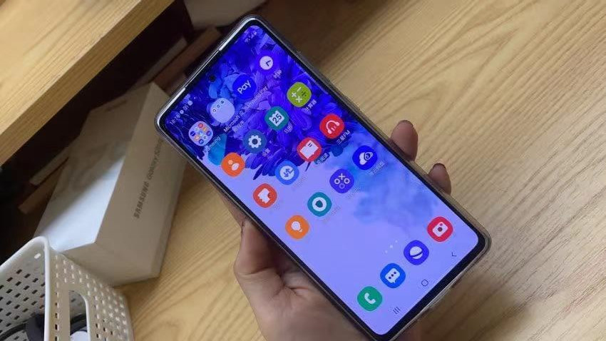 三星ip68防水的折叠屏,上市8个月的手机一般会降多少钱