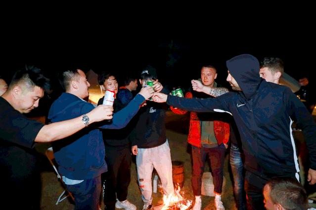 踢球大赛第二轮,足球决赛全场结束