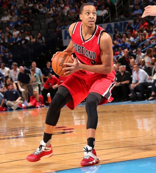 足球和篮球哪一个更会更伟大,足球和篮球哪个玩起来累