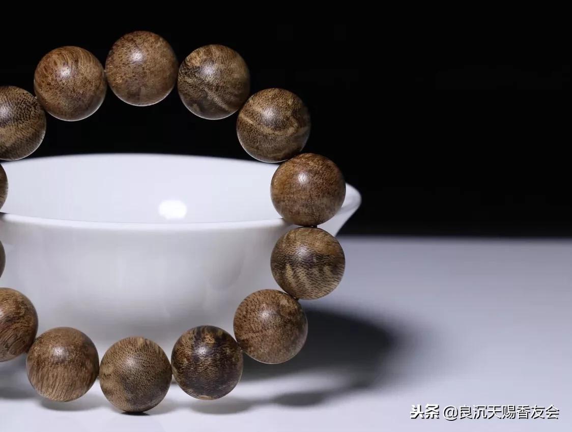 马泥涝沉香会越盘越黑吗,马泥涝沉香是入门级的吗