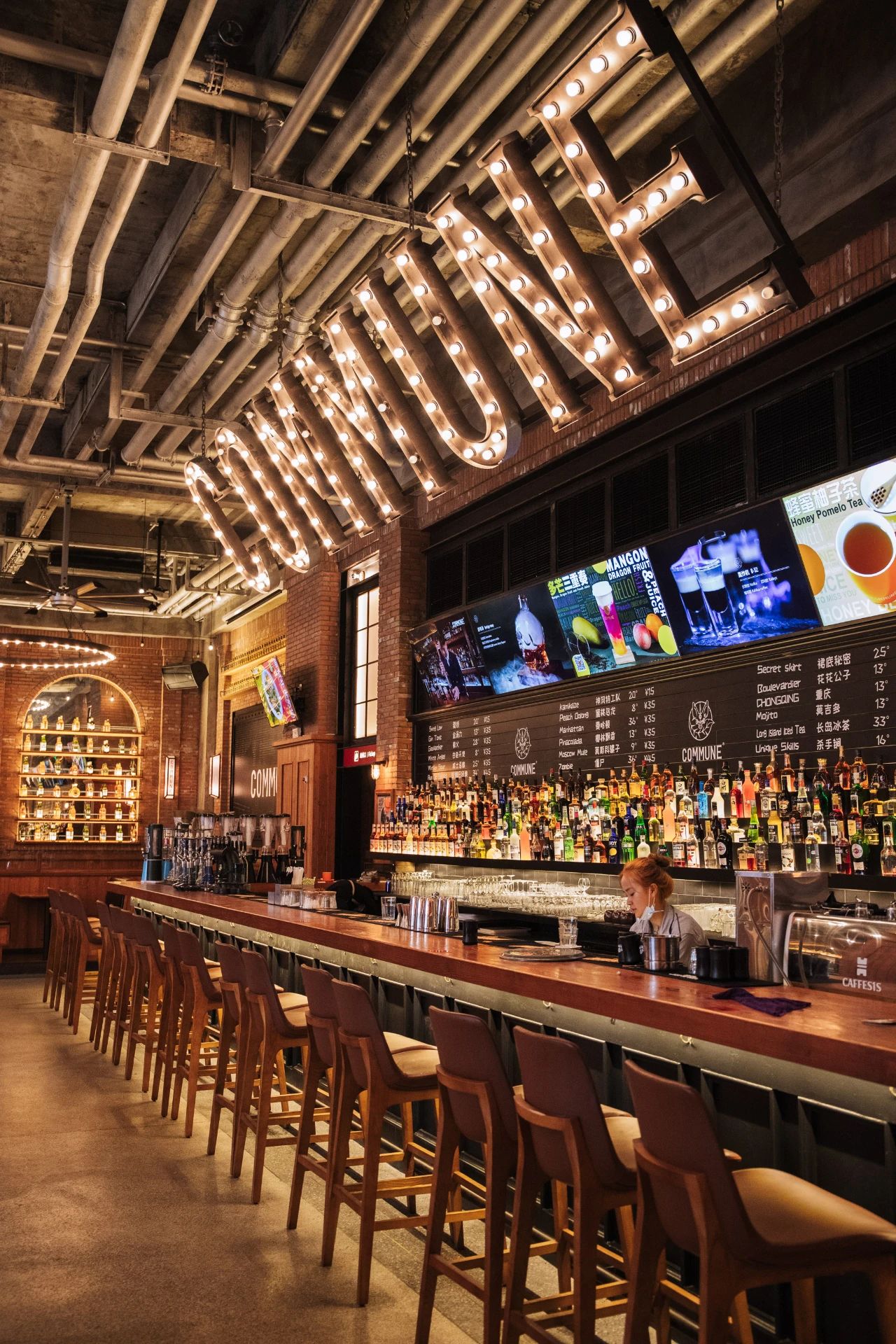 重庆第①家正版餐酒博物馆来了！1000+酒水，50+简餐，嗨翻16h