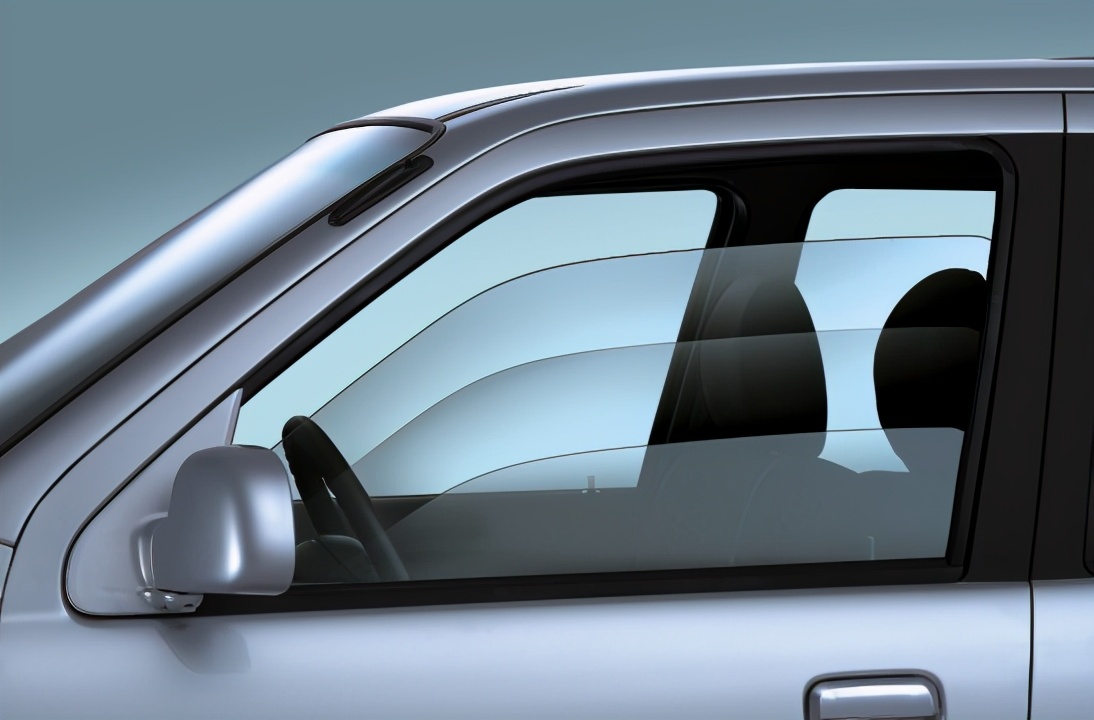 驾车犯困三招见奇效,开车犯困别硬撑解乏交警有妙招