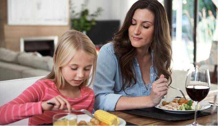 解决孩子不吃饭的10个方法,孩子不吃饭怎么办一招就搞定视频