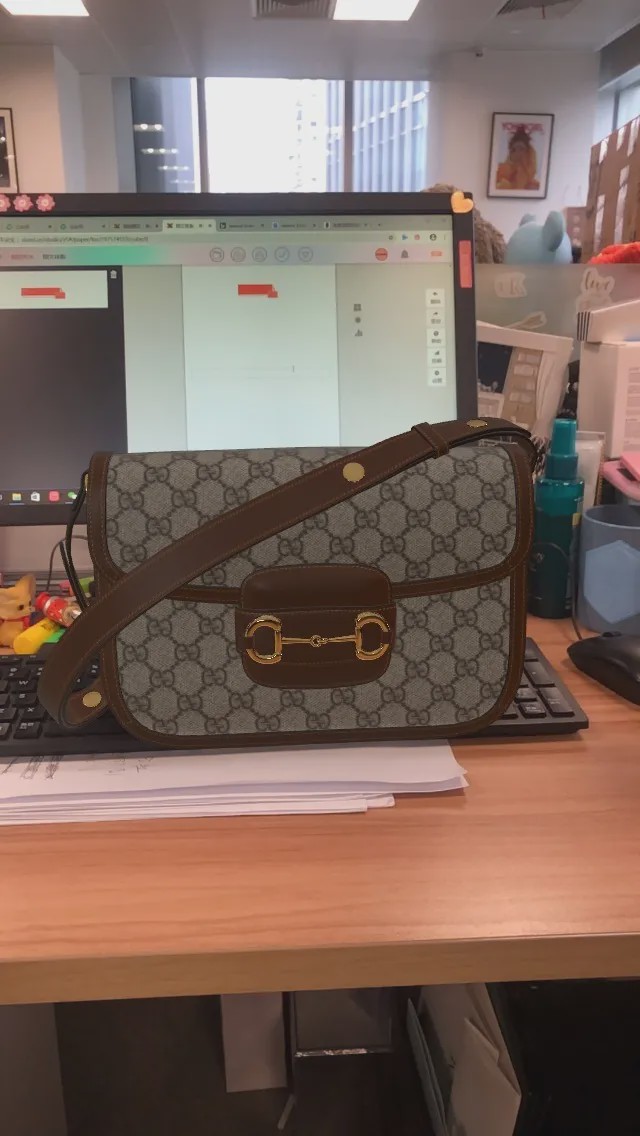 好久不逛实体店了出来试衣服,不去实体店试衣服