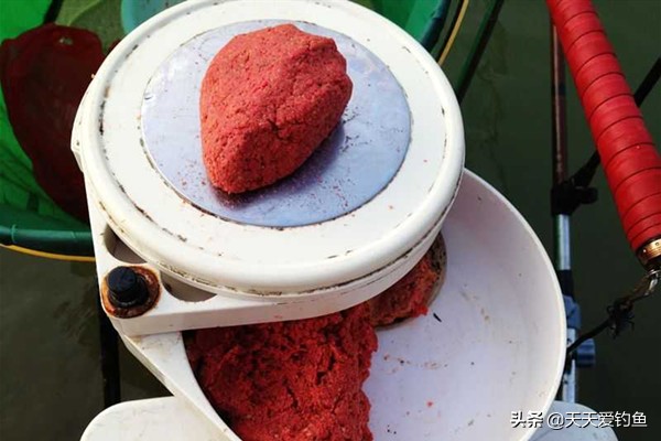 钓鱼技术拉饵手法和技巧,钓鱼饵料的拉饵技巧