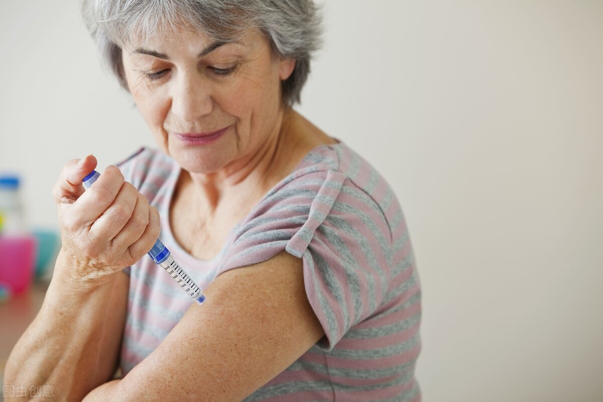 皮肤上突然出现一个小肉球,皮肤长了个凸起的小肉球怎么回事