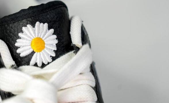 权志龙跟nike联名的鞋子,权志龙小雏菊联名鞋发售时间