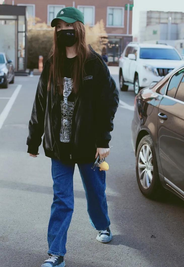 明星们脚上的球鞋，悄悄变贵了