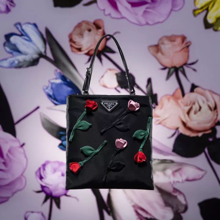 prada目前最火的包,prada复古包