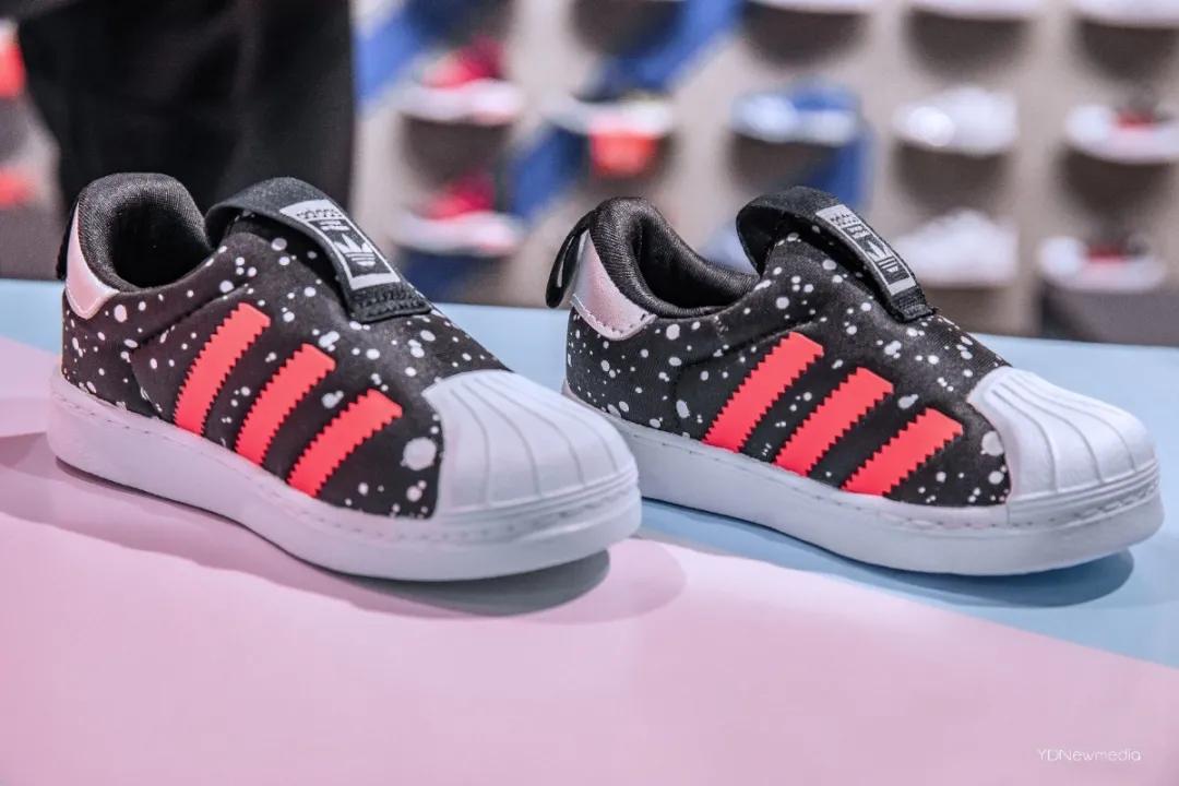 还有1天！光影奇遇坊、兔女郎快闪…齐现银泰创意城！折扣享不停