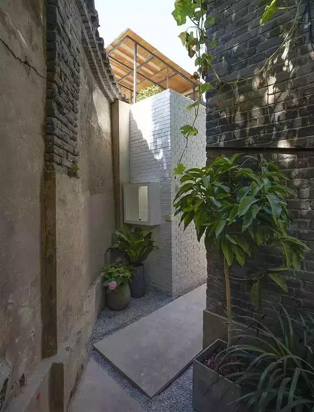 北京一家5口19平米老房子,北京人一家三口12.8平方蜗居