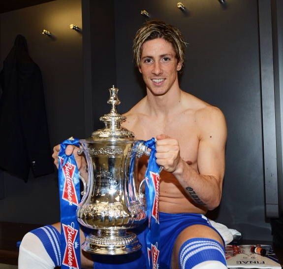 我有一个特别喜欢的老师,一个喜欢足球的体育老师