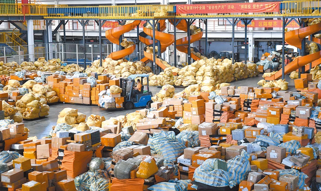 台媒谈大陆2030登月,台湾2025年预计gdp