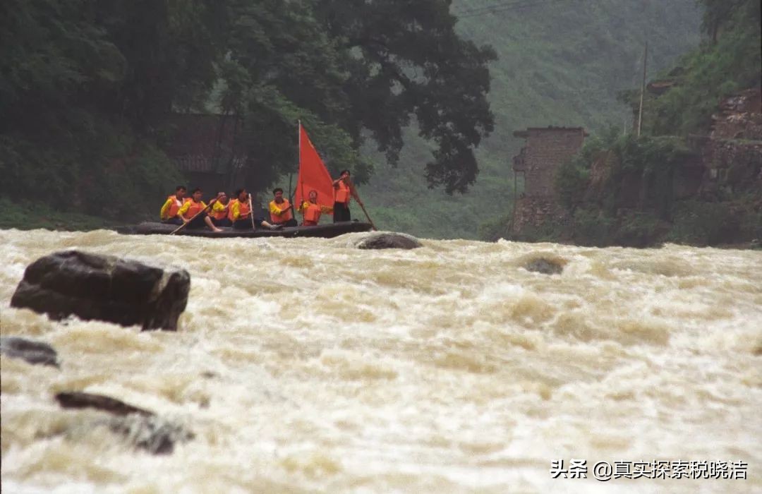 二十个男人和一条江（附：每个队员大头照）