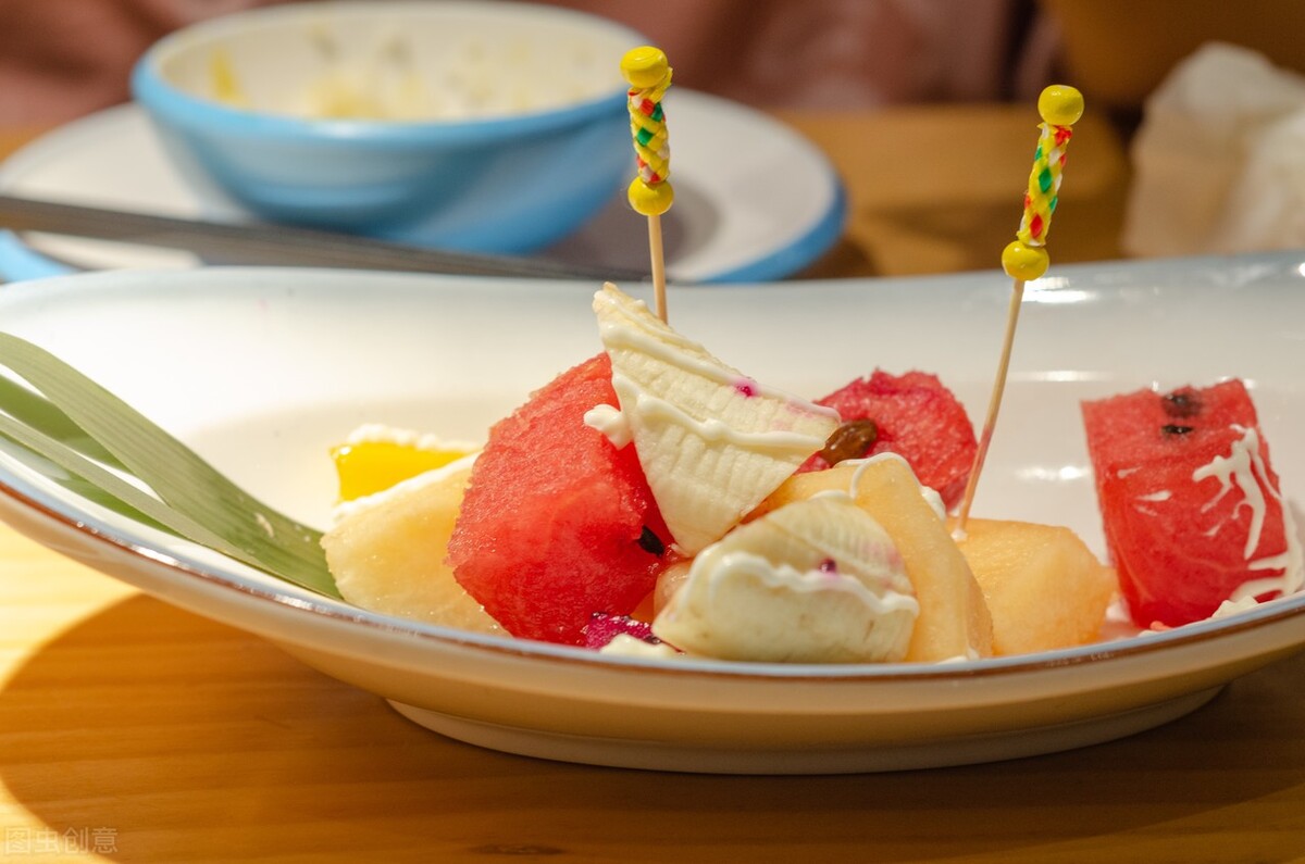 西瓜可以冷冻吗冷冻后还能吃吗,放在冰箱冷冻隔夜西瓜能吃吗