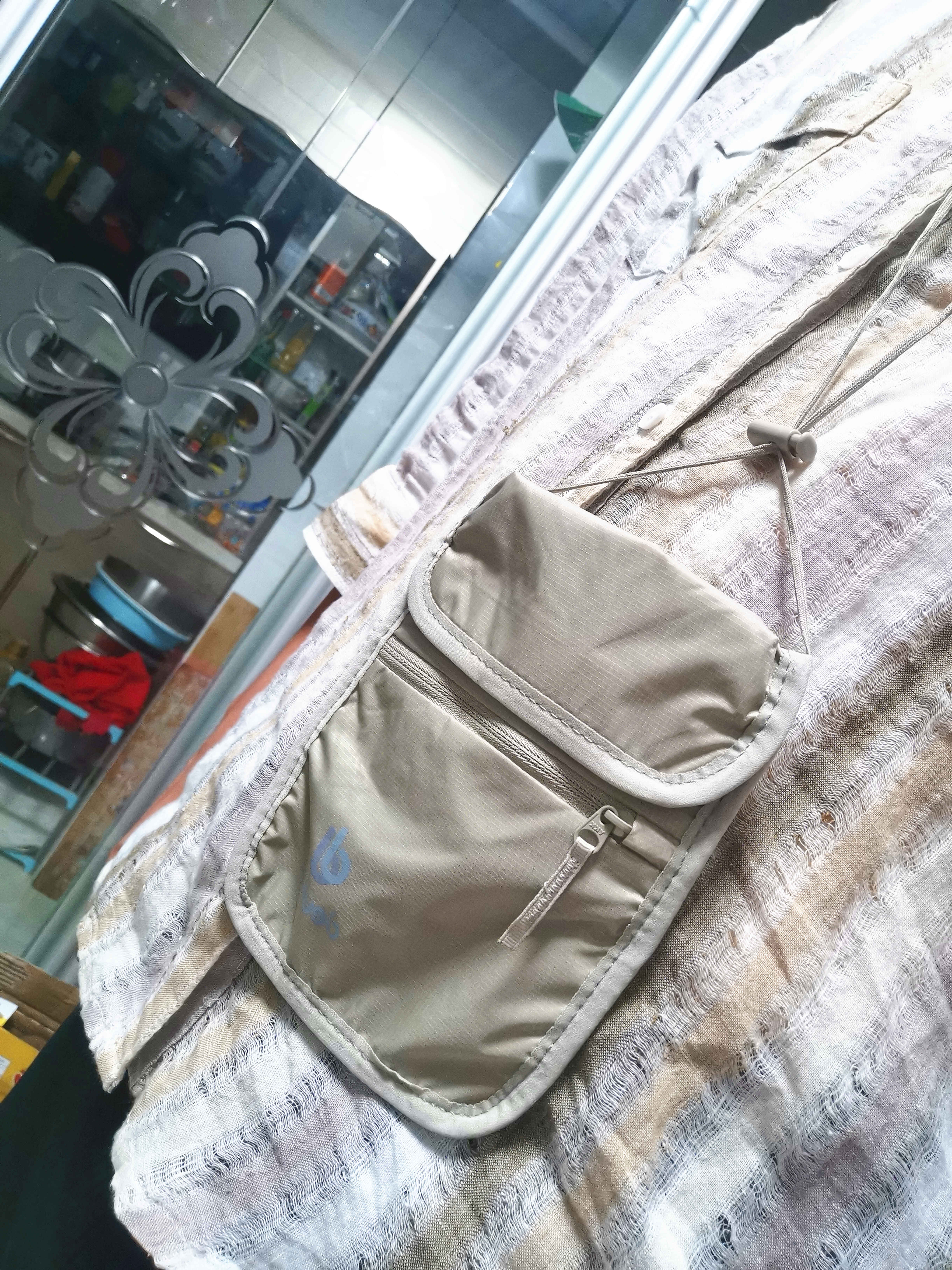 德国多特deuter旅行护照包，安全便携，出境游的随身保险箱