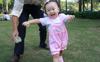 很多家长在教孩子走路时都容易犯的错误，这四个行为一定要停止