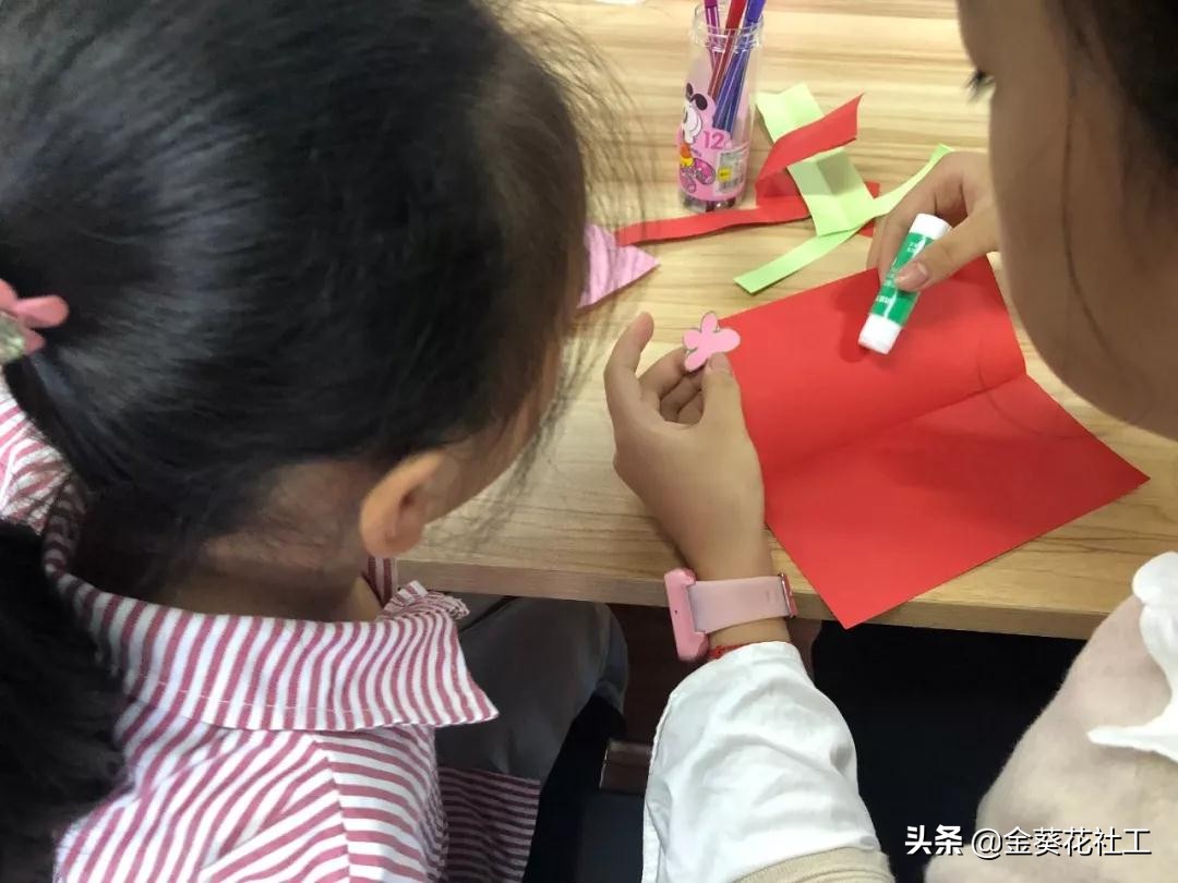 安康社区“少年军校”教师节贺卡制作活动