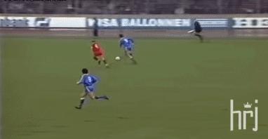 足球史上最全能支点中锋!他可以在中锋、前腰和边锋之间无缝衔接!