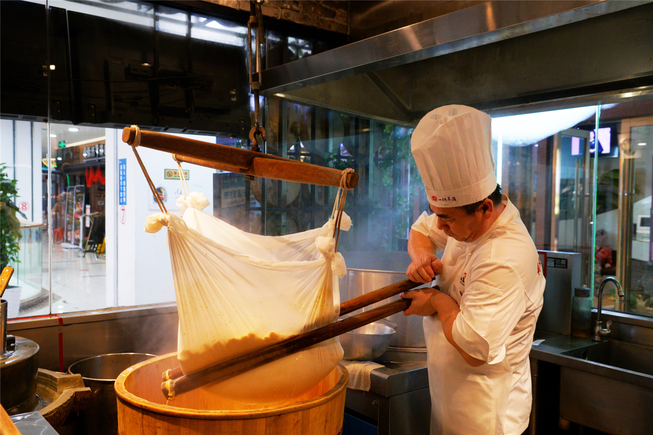 来三亚为什么不能吃椰子鸡,去三亚别忘了吃海鲜