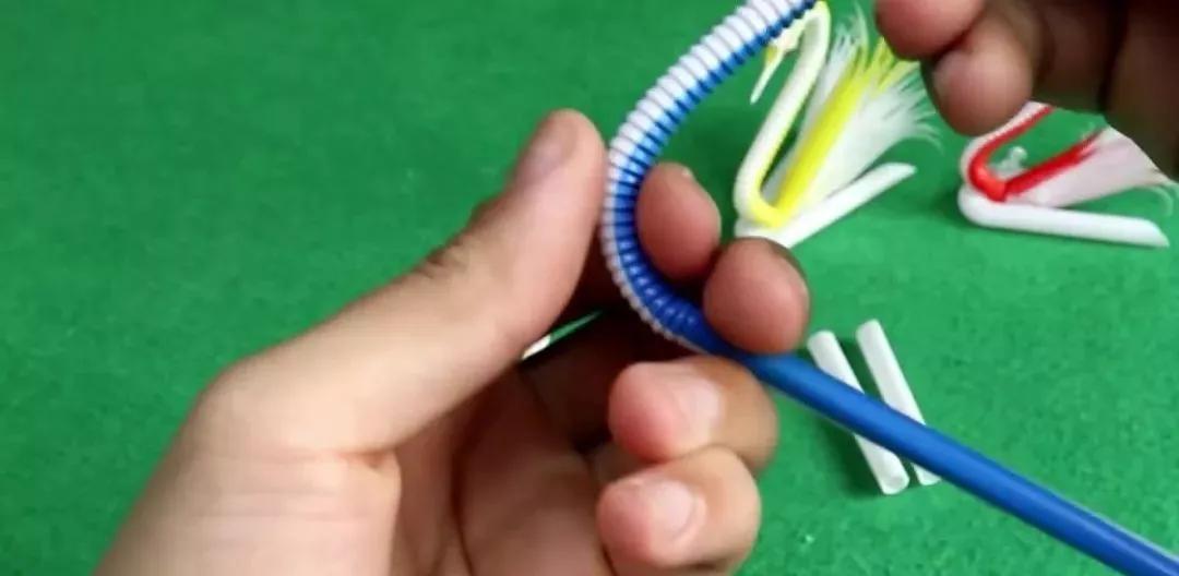 七彩的吸管剪一剪,DIY的蜗牛,天鹅,简直太像了(附教程)