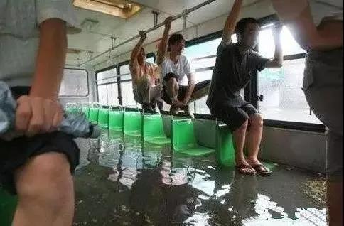 以前的武汉公交车有多猛,当年的武汉公交车到底有多快