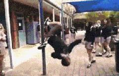 贾玲在沙发上翘二郎腿搞笑图片,贾玲跷二郎腿动图下载