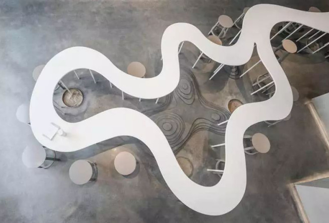 奶茶200块钱一杯排队八个小时,一杯奶茶60元排队买