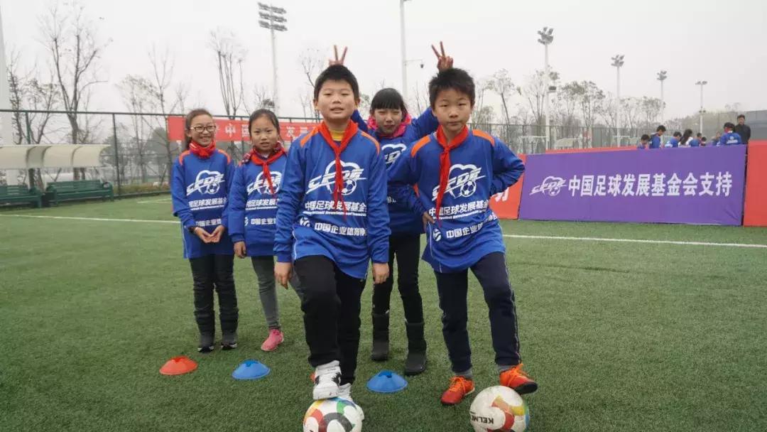 与球共“武”！2018中国职工亲子足球课堂（武汉站）顺利开班！