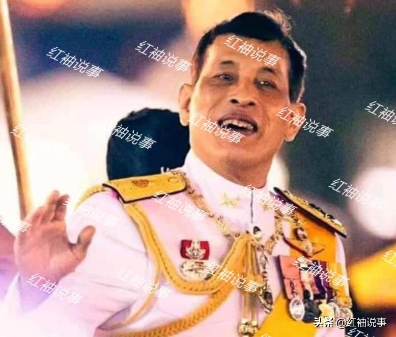 泰王终于插手宫斗！晒情侣装力挺苏提达，敲打诗妮娜别觊觎后位