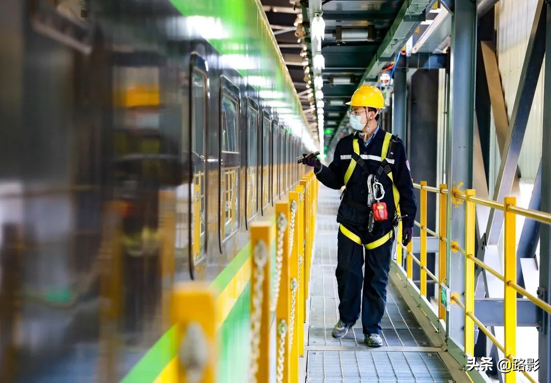 抗击疫情守护平安摄影征稿,战疫情保春运铁路警察在行动