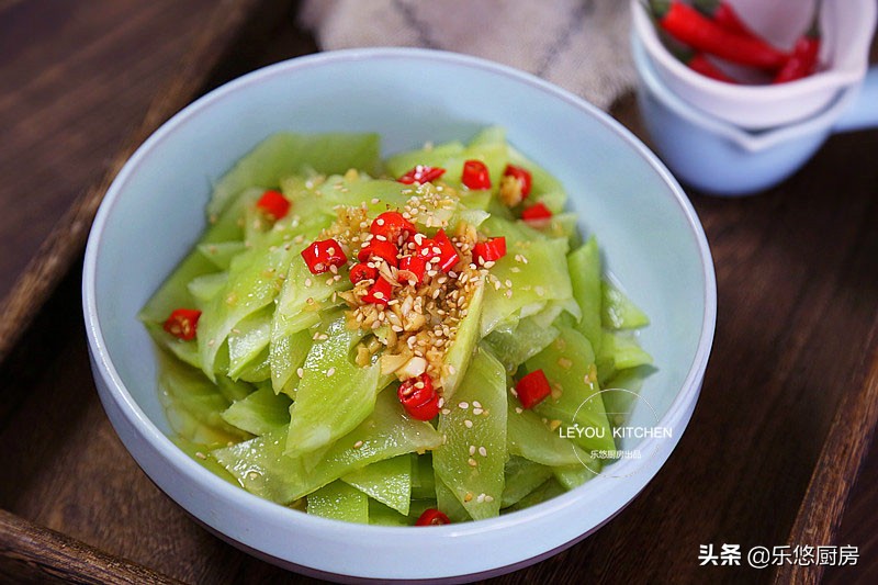 第一名厨四道过年切了就吃的凉菜,过年年夜饭不用辣椒的凉菜怎么调