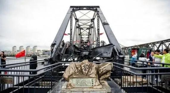 倒卖大桥案件,买鸭绿江大桥事件