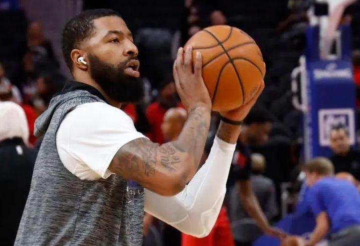 湖人3连胜期间41投30中,湖人下半场一开始连中3记3分