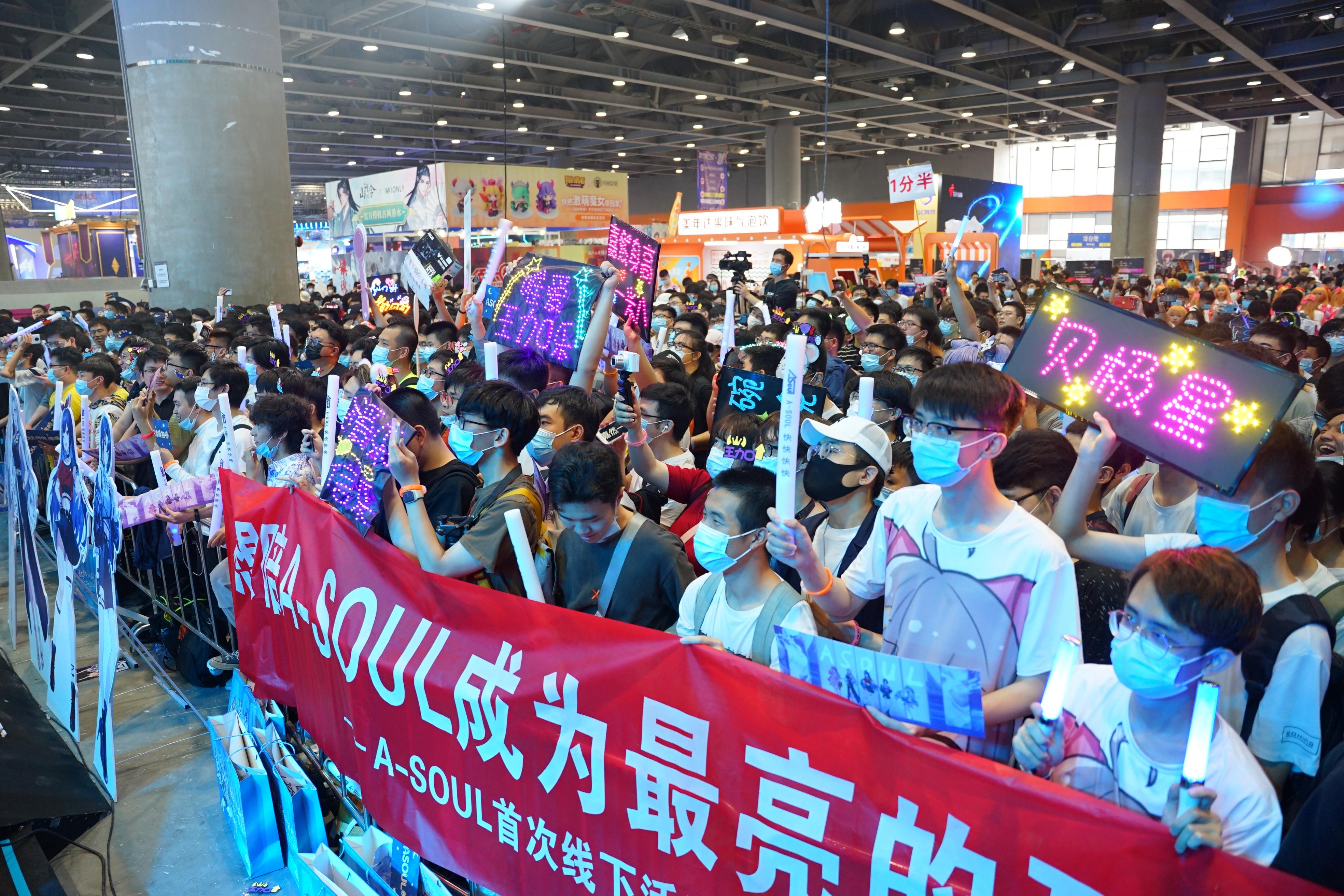 萤火虫漫展空降37只圣嘉然吃空一切A-SOUL少女出动