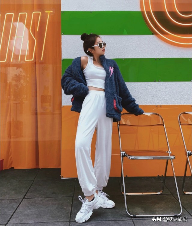 羊羔毛好看吗,羊羔毛怎么搭配最好看