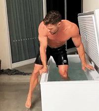 锤哥雷神身材,雷神锤哥露腹肌片段