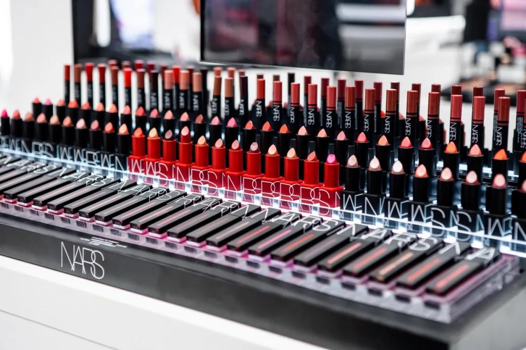 刷爆全网的美妆店空降天津了，到处都是人，大批现场照片被曝光