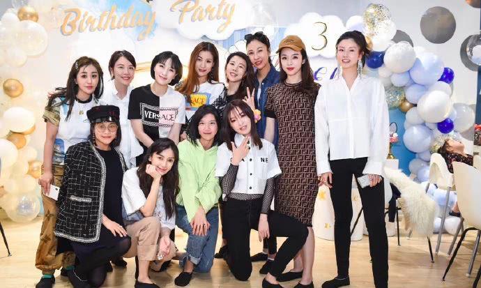 杨颖出席现场,杨颖现场公布身体状况