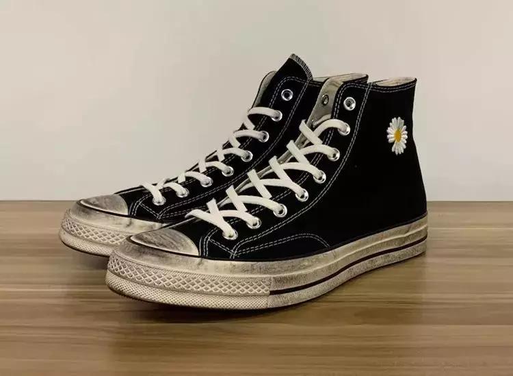 权志龙联名哪些明星上脚,权志龙回归首次上脚