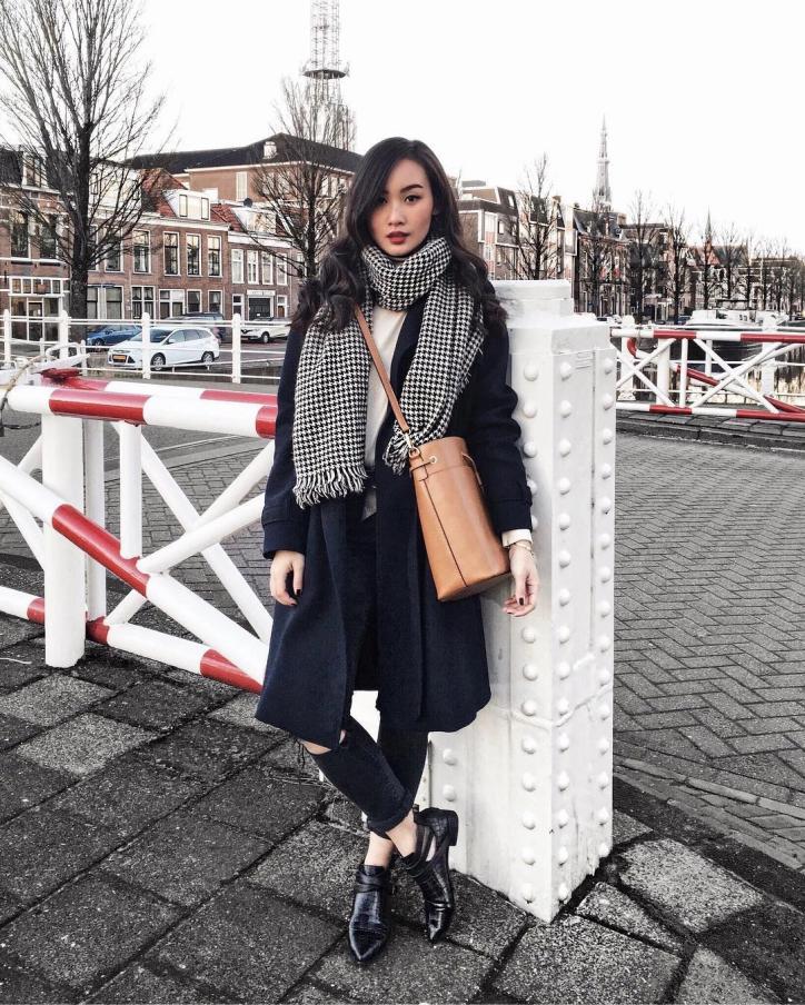 大衣围巾女冬季高级感系法,喜欢穿大衣的女孩子是什么风格