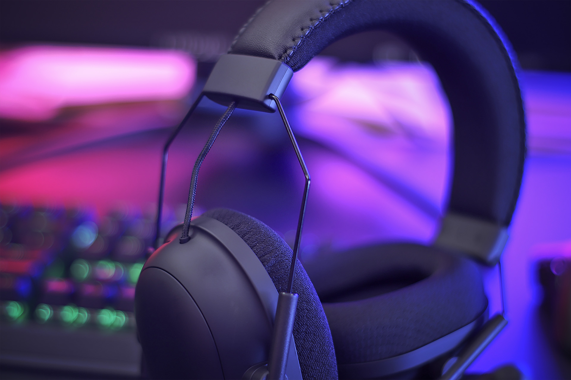 雷蛇无线入耳式游戏耳机电脑体验,雷蛇电竞耳机推荐头戴式蓝牙耳机