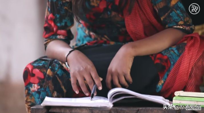 残酷真相：你包里的高光眼影，是无数4岁孩子拿命换的