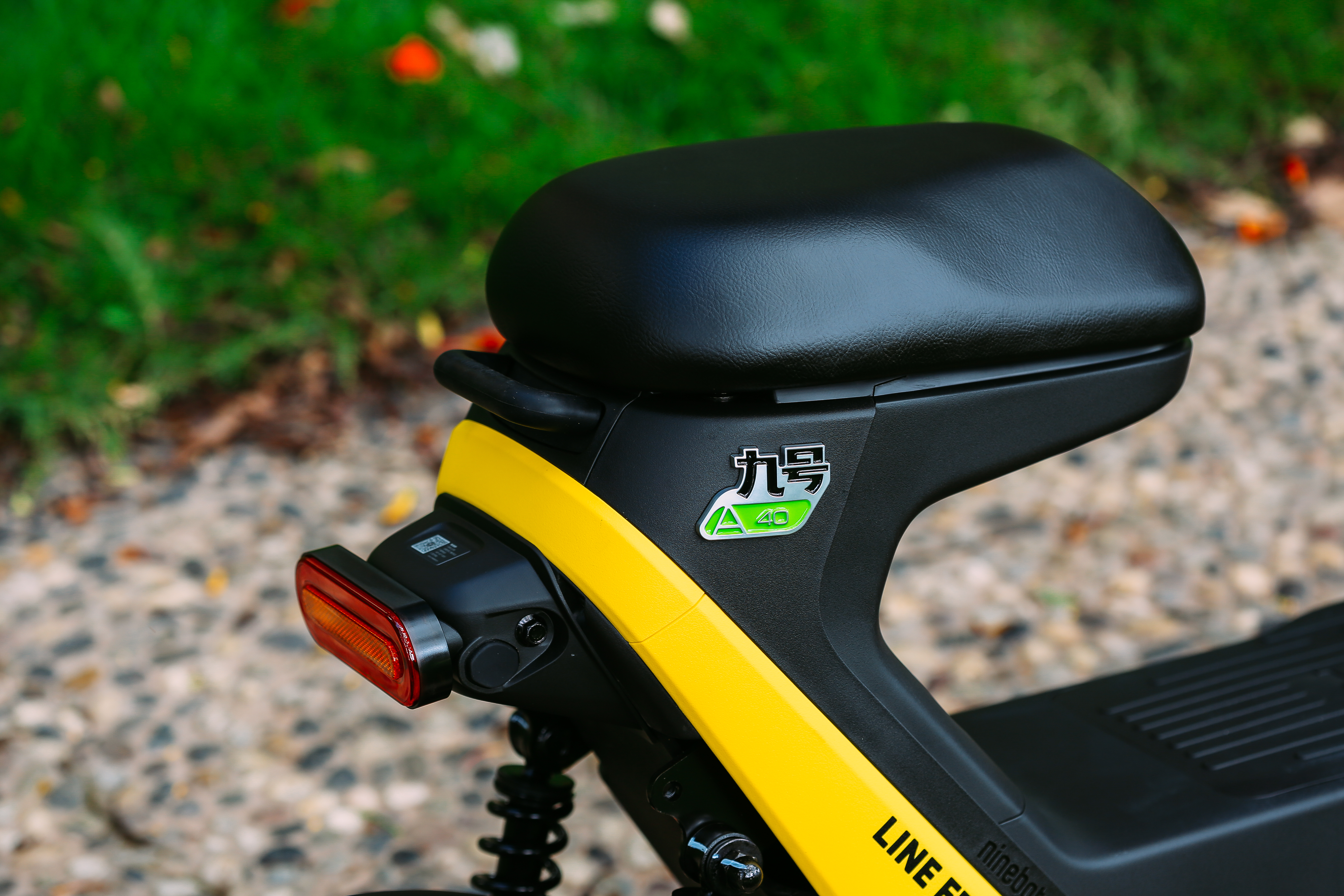 九号电动车新linefriends联名款,九号电动车a40缺点